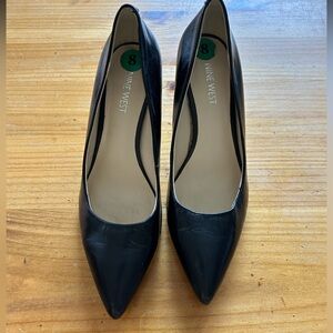 Size 8 Nine West Black Pumps
